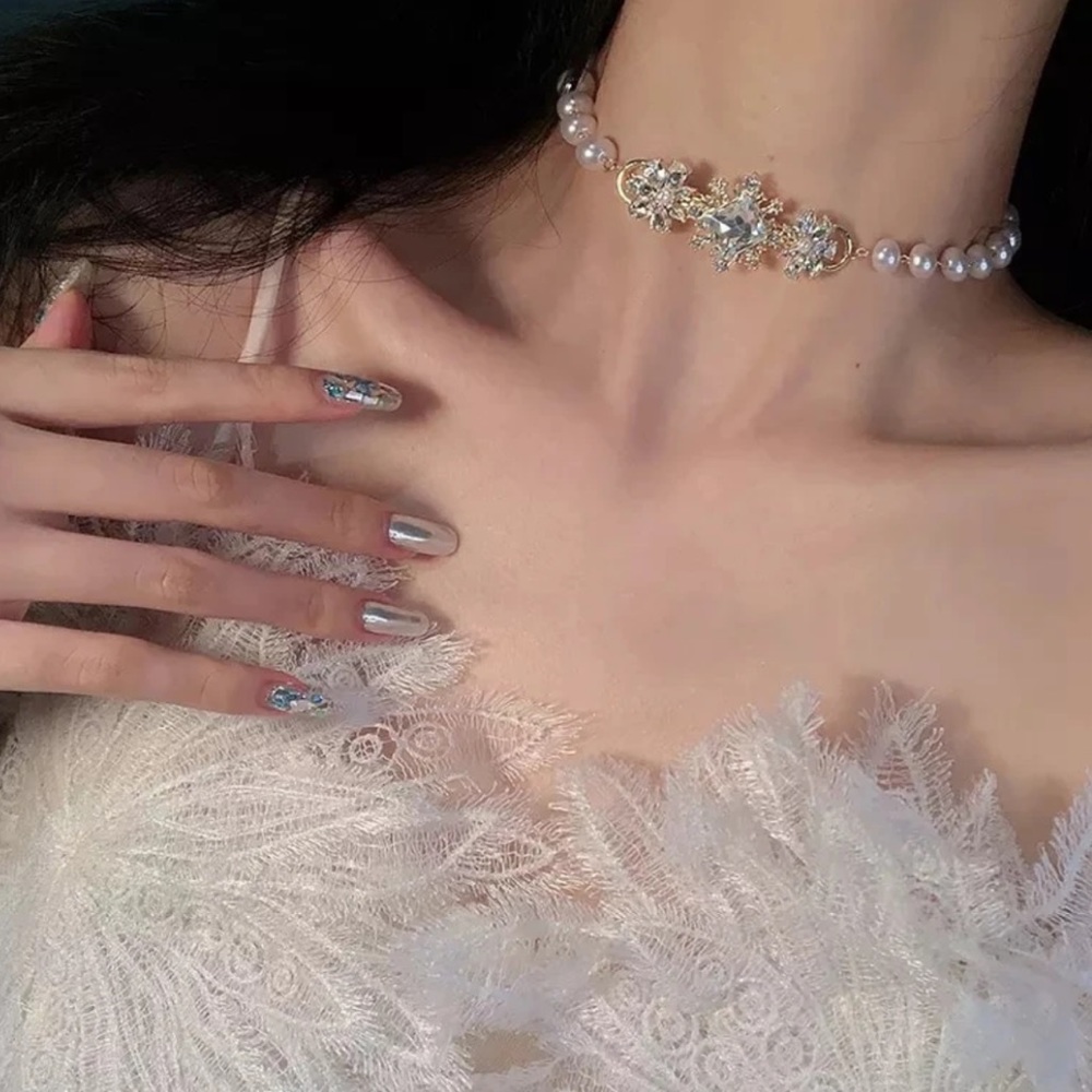 Blink Blink Diamond Pearl Choker